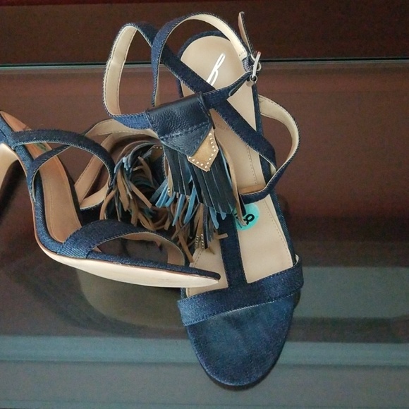 Sandals - Picture 2 of 4